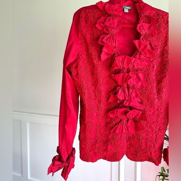 Go silk petite red crinkled top with bow appliqués - Picture 6 of 7